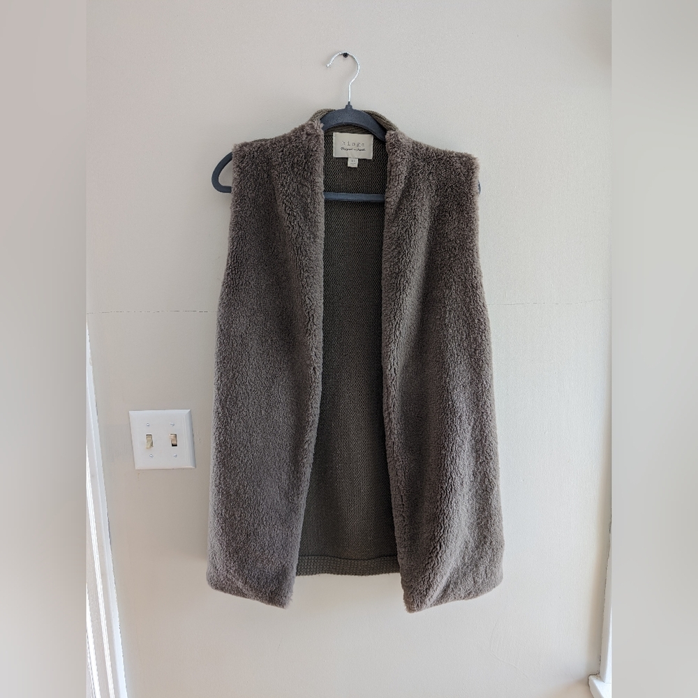 Hinge Faux Fur Vest